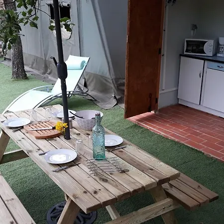 Campismo de Luxo Le Bivouac Et Sa Piscine Saint-Victor-de-Malcap