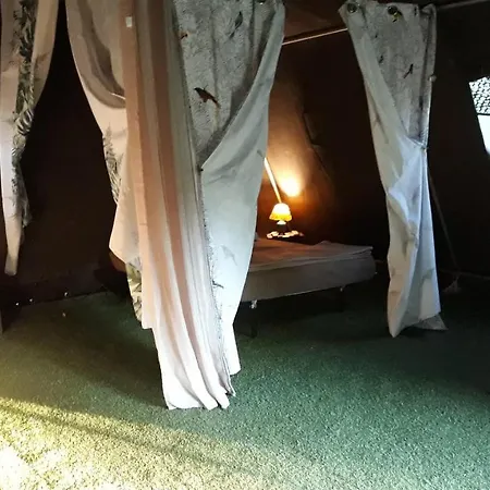 Campismo de Luxo Le Bivouac Et Sa Piscine Saint-Victor-de-Malcap